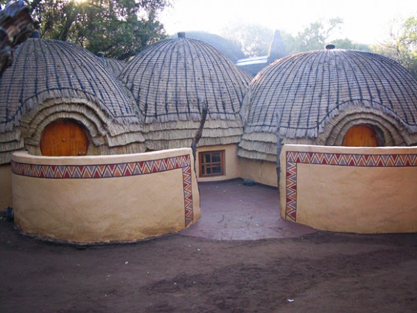 Zulu Huts Lesedi