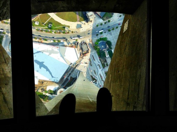 glass walkway cn tower toronto