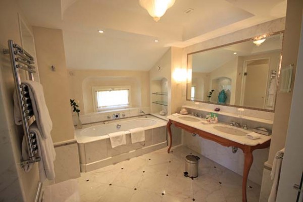hotel splendido bathroom
