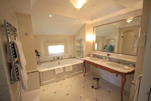 hotel splendido bathroom