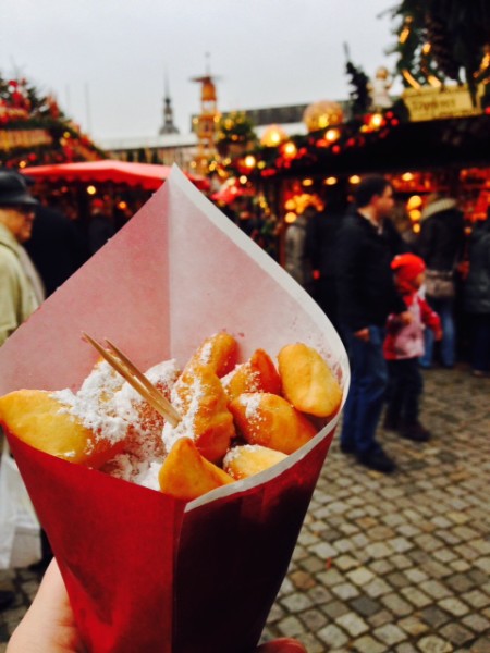 krappelchen mit puderzucker at berlin german christmas market