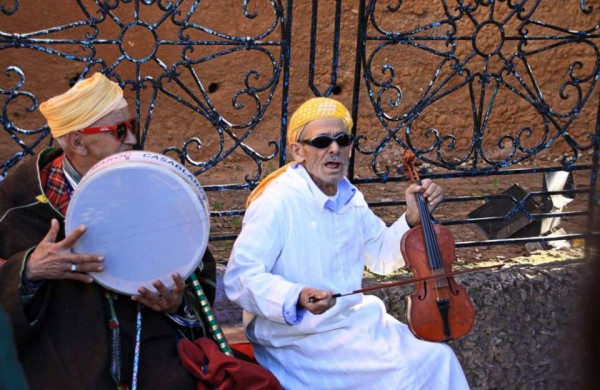 moroccan musicians in chefchaouen morocco