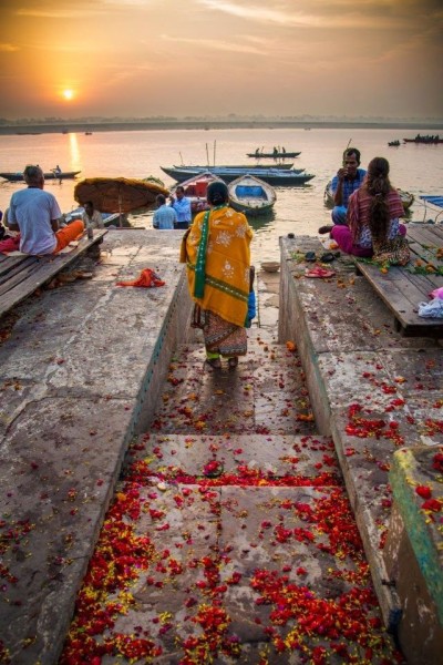 ganges river ghats varanasi india